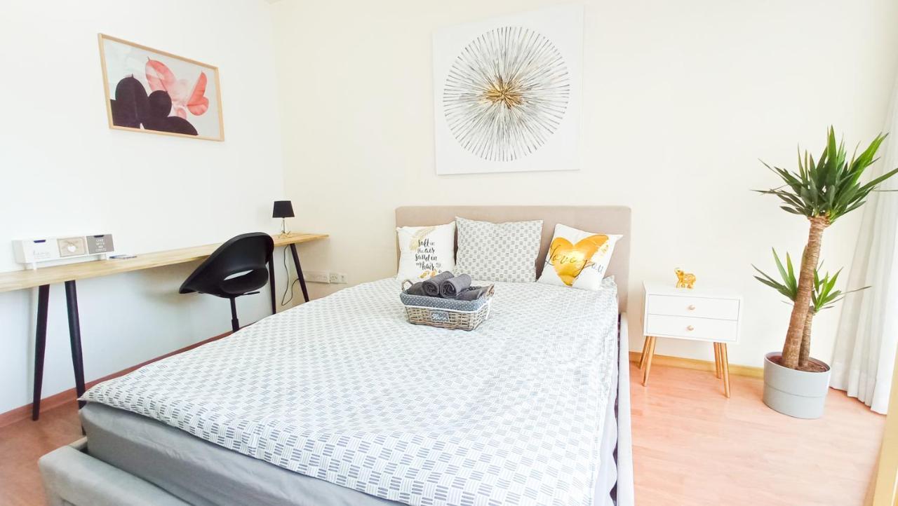 1A Beach & Business Apartment In The City Center! Larnaca Esterno foto