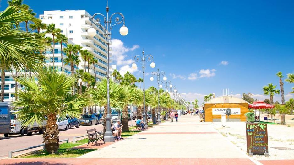 1A Beach & Business Apartment In The City Center! Larnaca Esterno foto