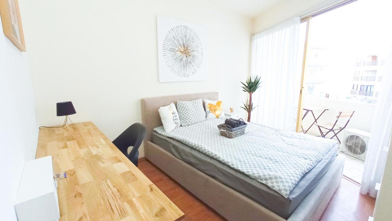 1A Beach & Business Apartment In The City Center! Larnaca Esterno foto
