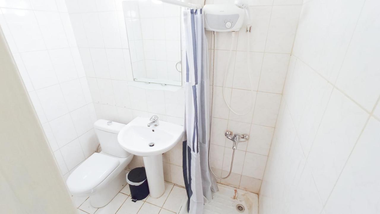 1A Beach & Business Apartment In The City Center! Larnaca Esterno foto